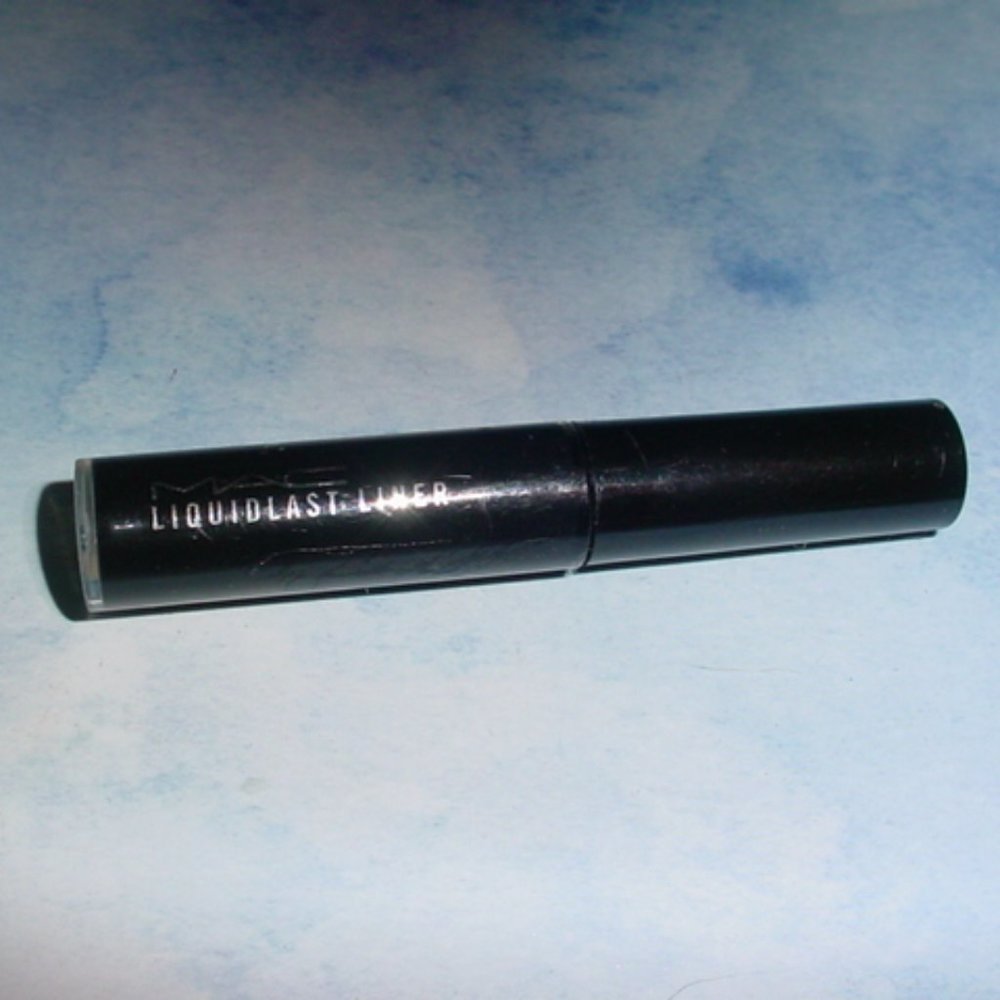 MAC New Liquidlast Liner POINT BLACK
